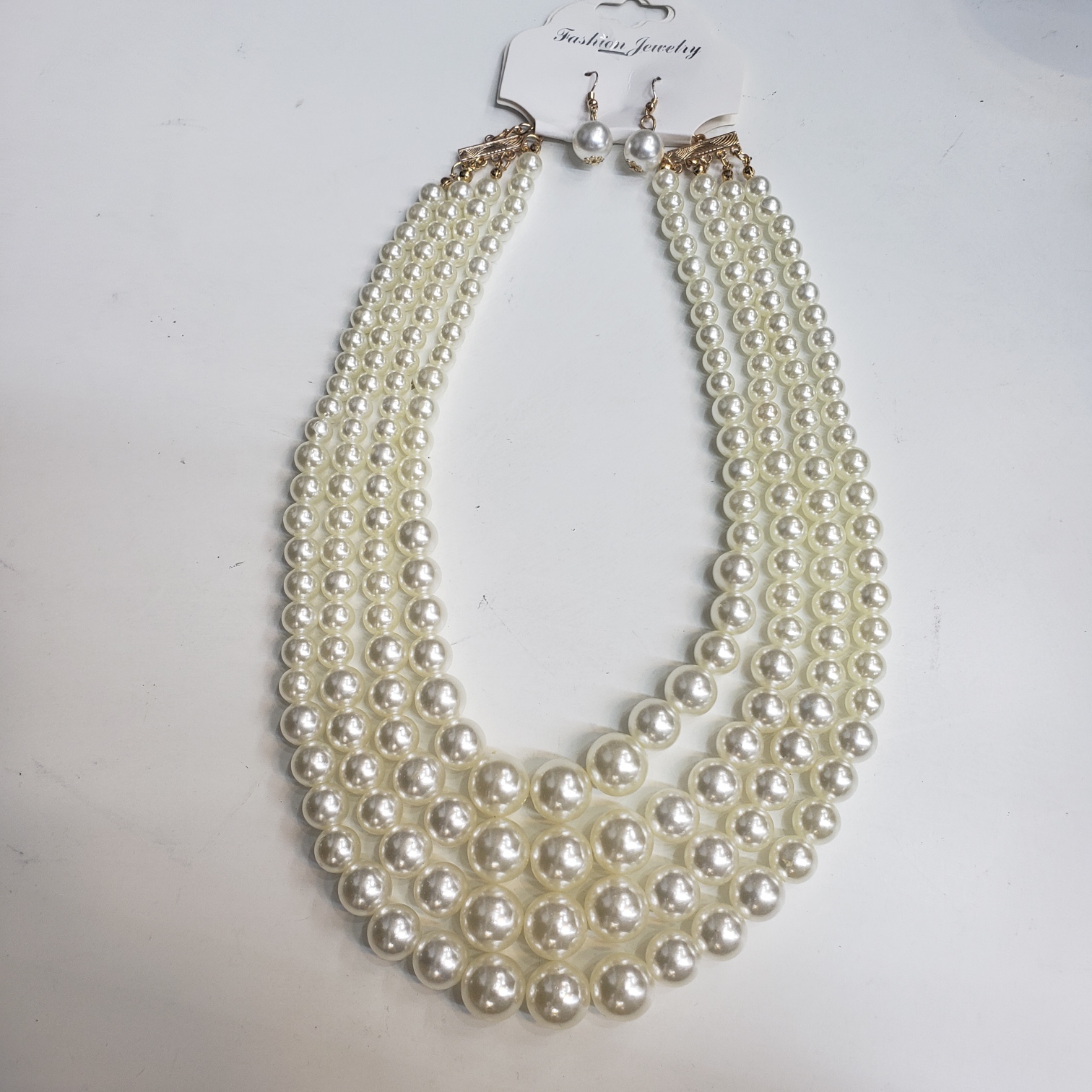Necklace  Pearl and earrings
