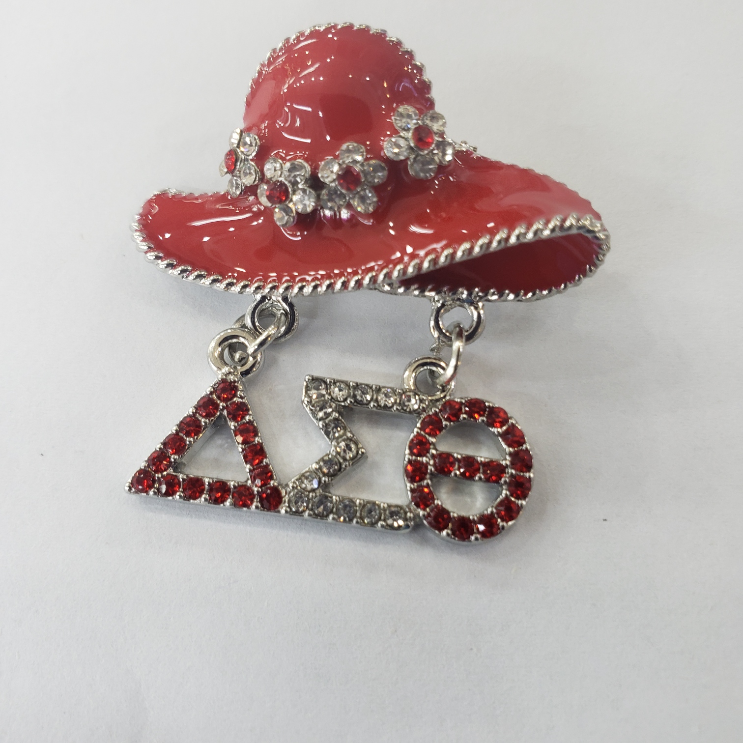 Pin red hat
