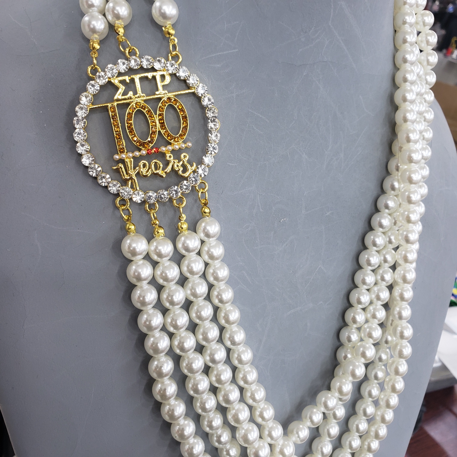 Necklace side pearl 100 years