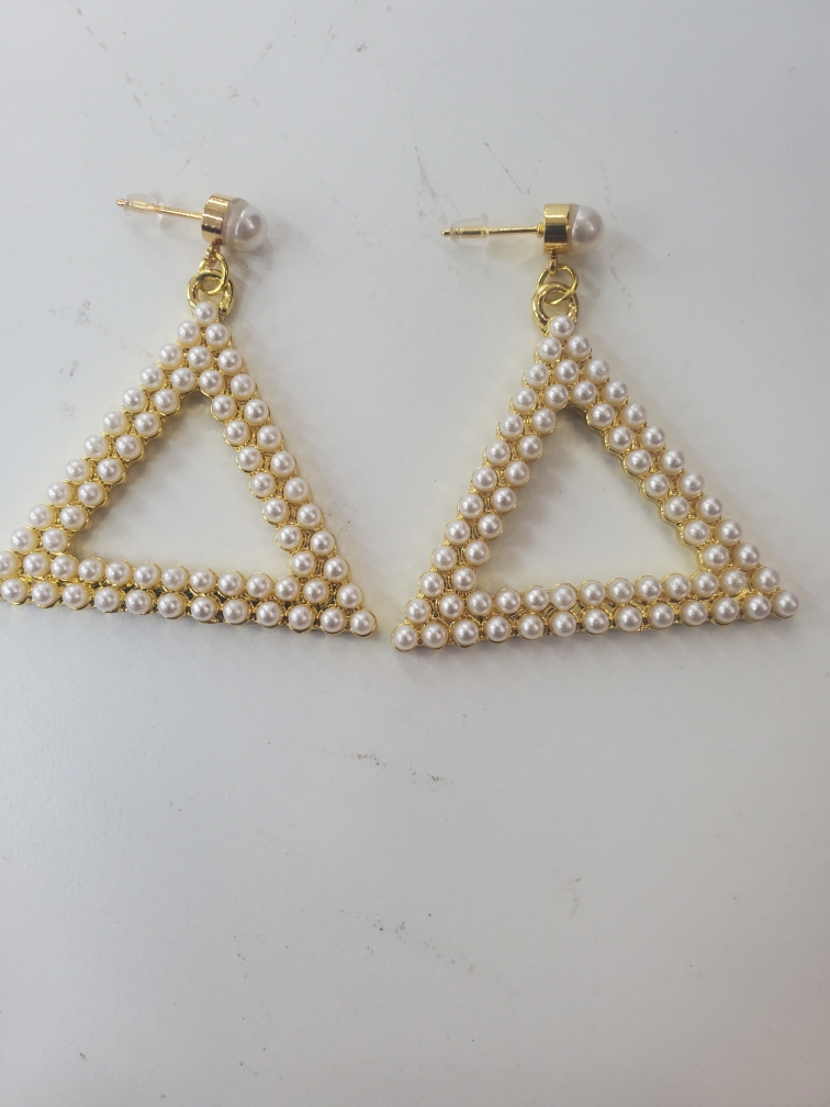 Earring triangle pearl